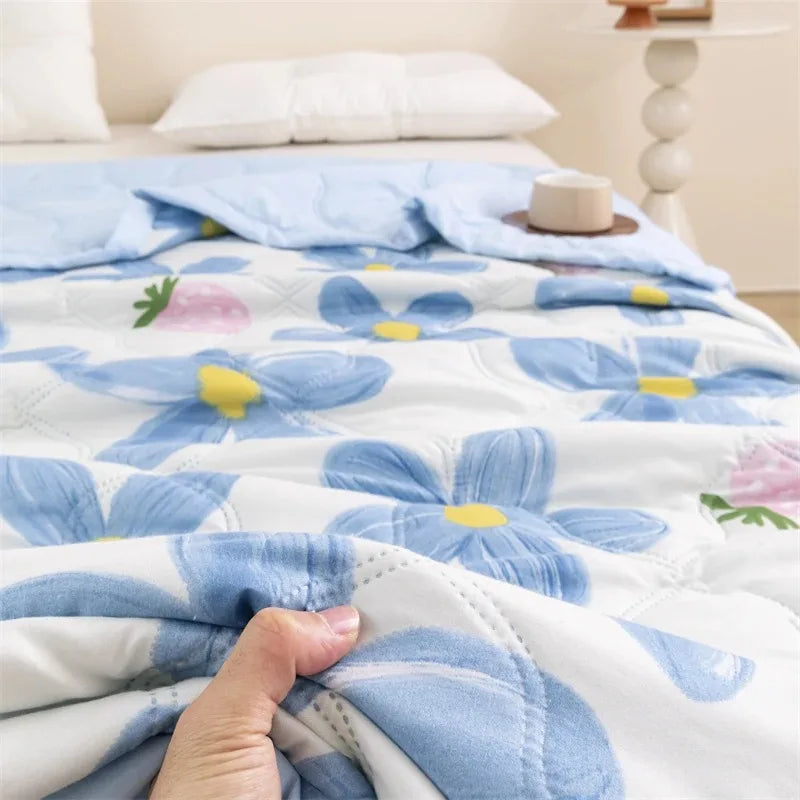 Breathable Lightweight Cloud-feeling Summer Quilt Fresh Flower Summer Blanket Skin Friendly Airable and Soft Single Double Duvet