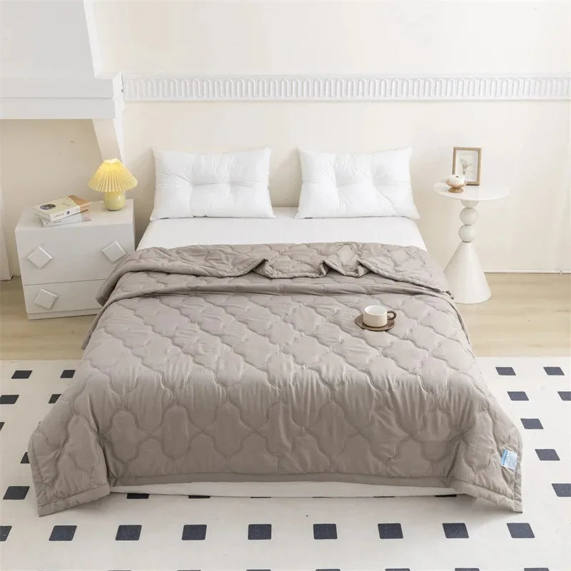 Breathable Lightweight Cloud-feeling Summer Quilt Fresh Flower Summer Blanket Skin Friendly Airable and Soft Single Double Duvet